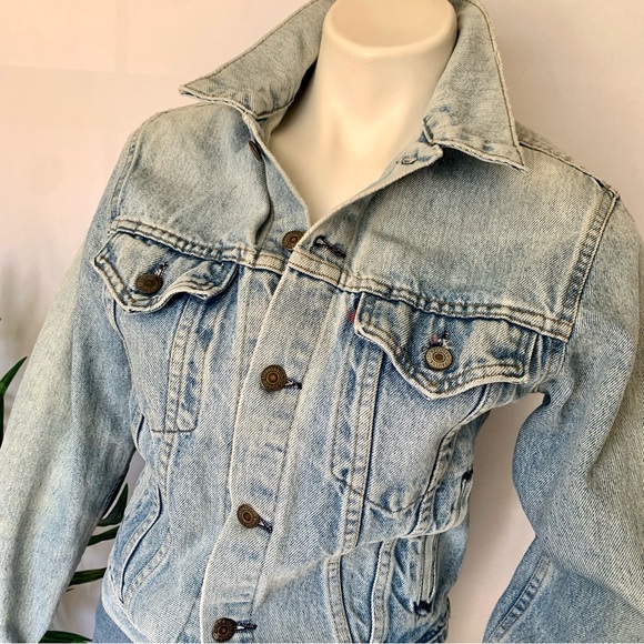 v i n t a g e :: Levis Denim Jacket Distressed Light Wash - Picture 3 of 15